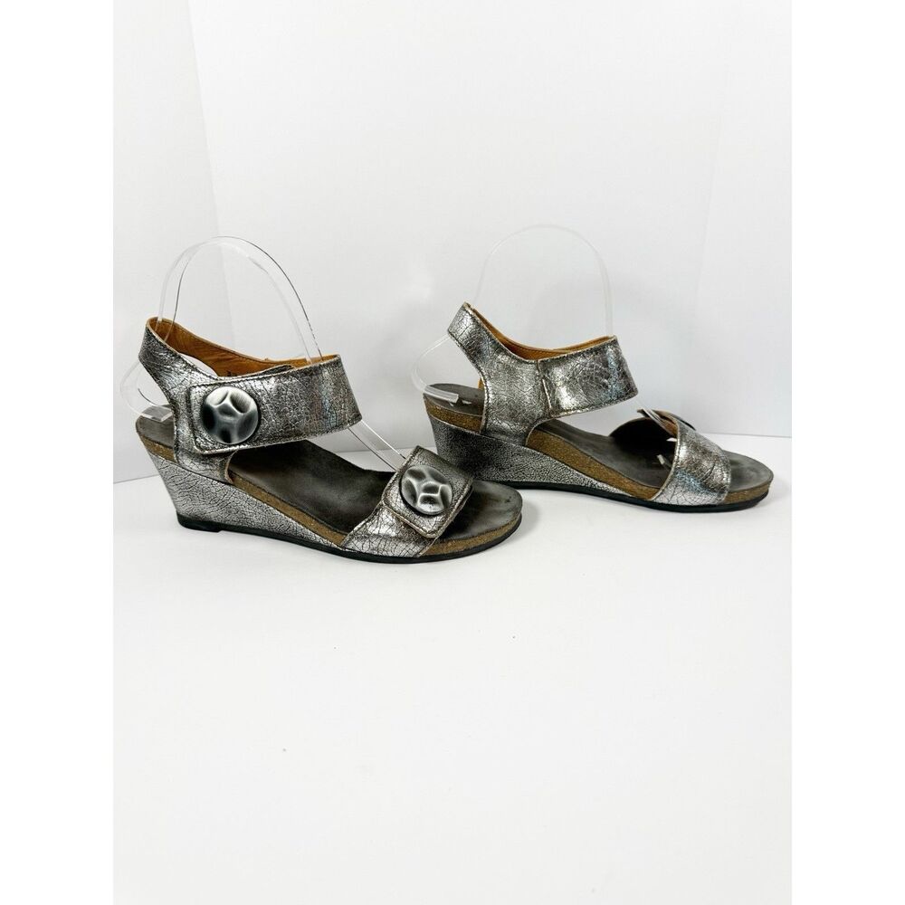 Taos Carousel Sandals 38 /7.5 Silver Crackle Leather Wedge Ankle Strap Medallion